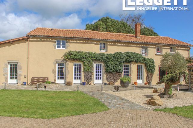Thumbnail Villa for sale in Saint-Aubin-Le-Cloud, Deux-Sèvres, Nouvelle-Aquitaine