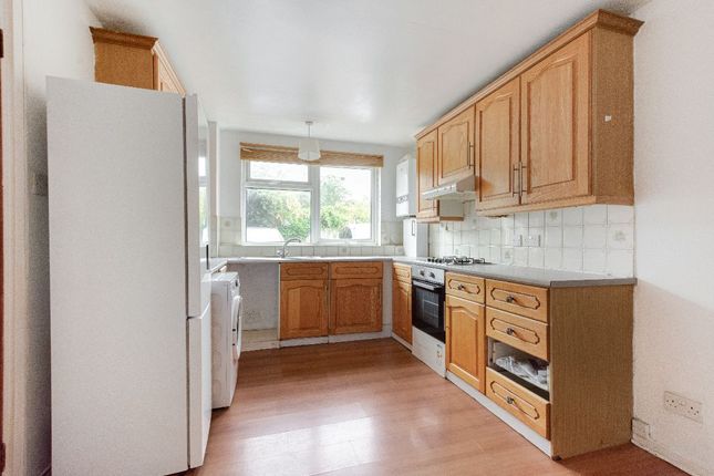 10 Rose Way, London photo 4