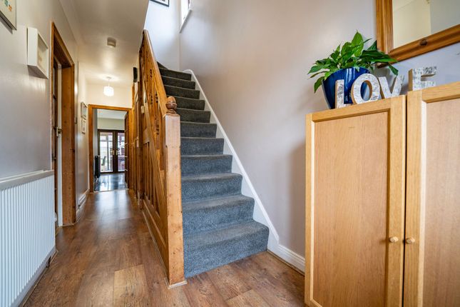24 Woodland Avenue, Derby photo 2