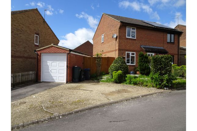 Semi-detached house for sale in Kibblewhite Close - Purton, Swindon