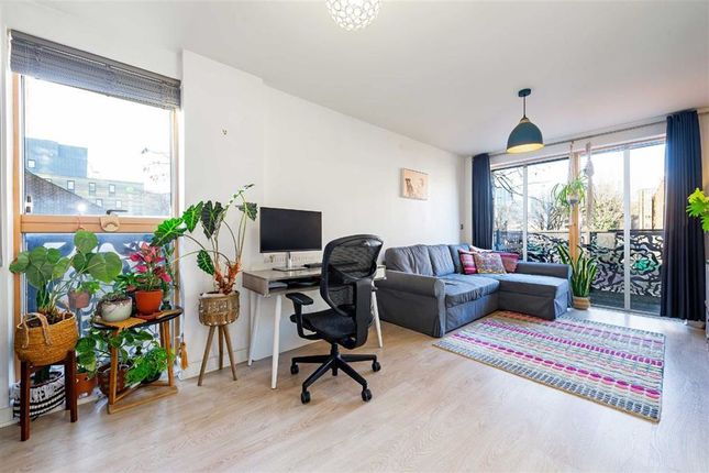 Thumbnail Flat for sale in Pitfield Street, London