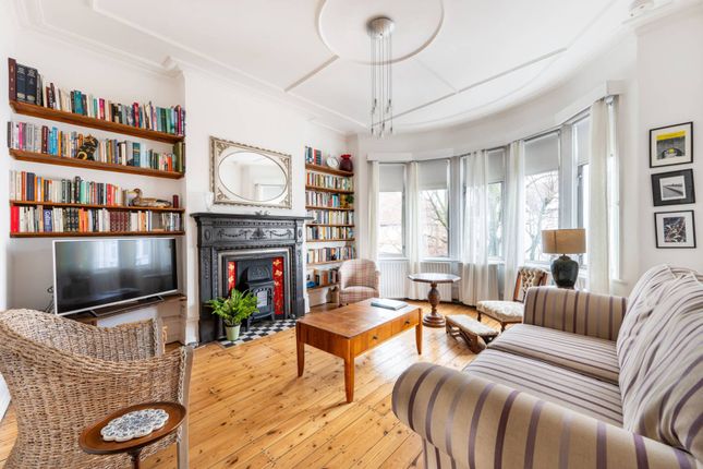 Flat for sale in Olive Road, Gladstone Park, London