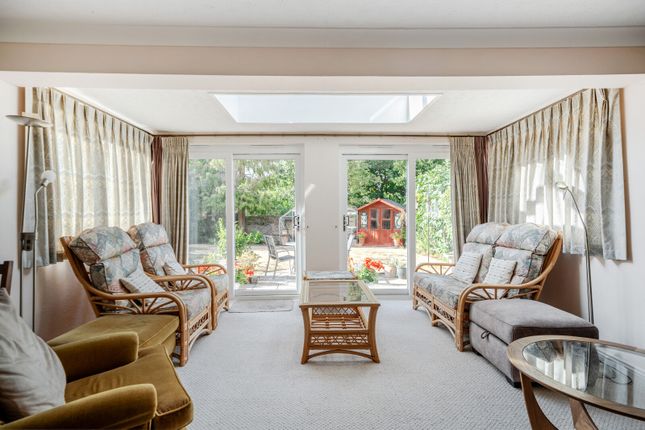 47, Barn Meadow Lane, Leatherhead photo 4
