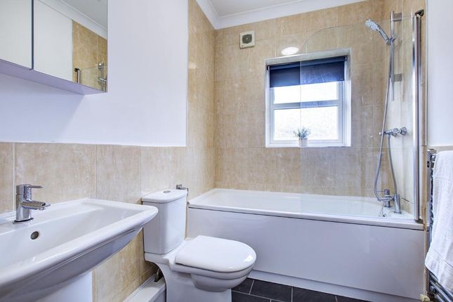 Flat 3, 78 Junction Road, London photo 5