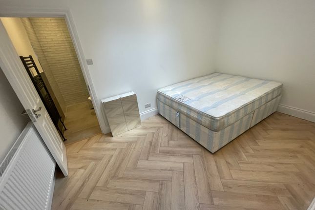 Flat for sale in Voltaire Road, London