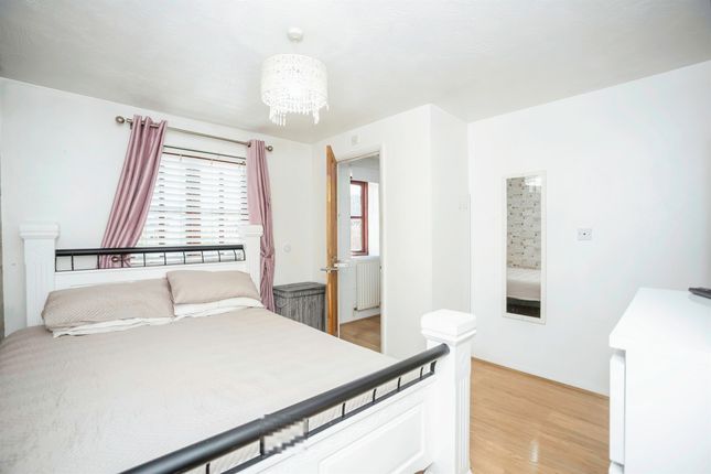 End terrace house for sale in Gilbert Road, Chafford Hundred, Grays