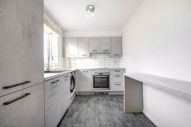 Flat for sale in Fairbairn Close, Purley