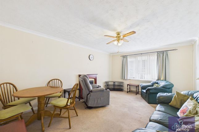 2, Hawthorne Close, Undy photo 4
