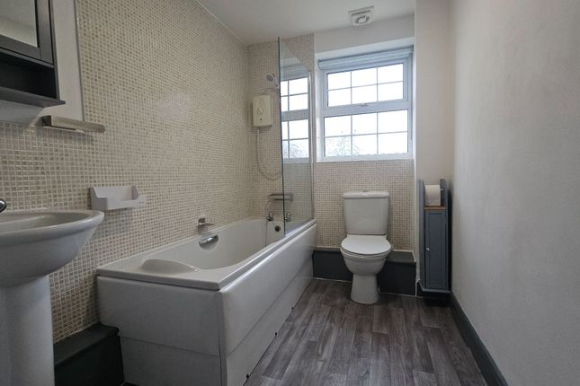 3 Sycamore House, Denham Wood Close, Chorley photo 4