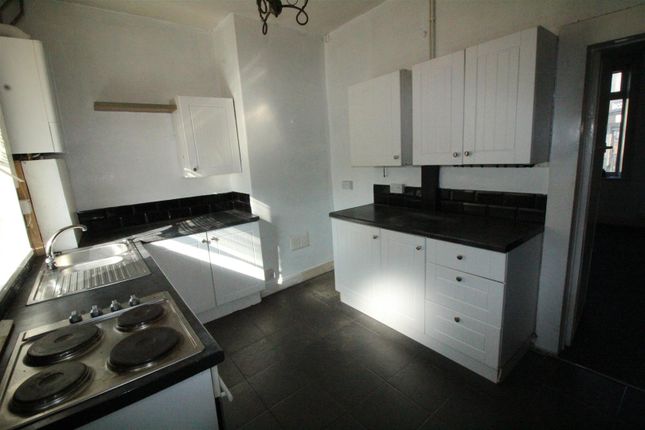 632, Cleckheaton Road, Bradford photo 4