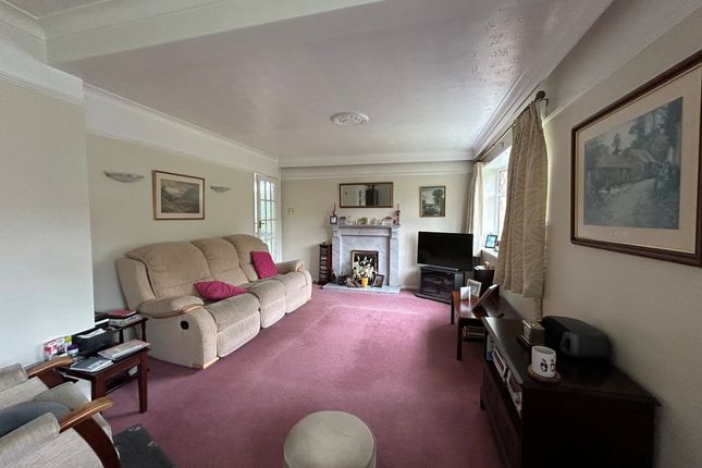 33, Lodge Drive, Southampton photo 3