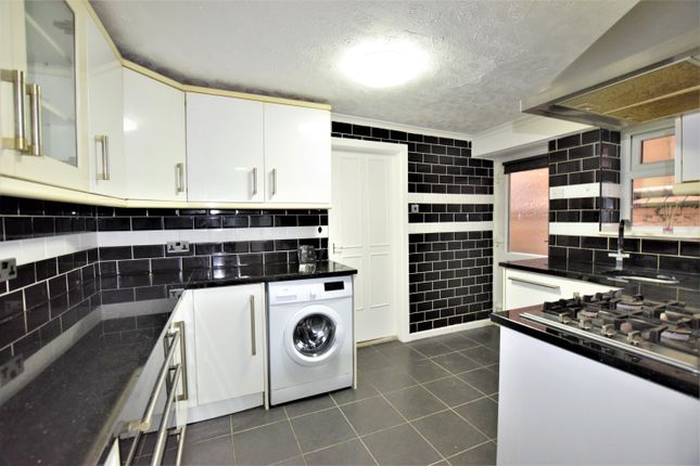 Flat to rent in Lonsdale Road, Blackpool