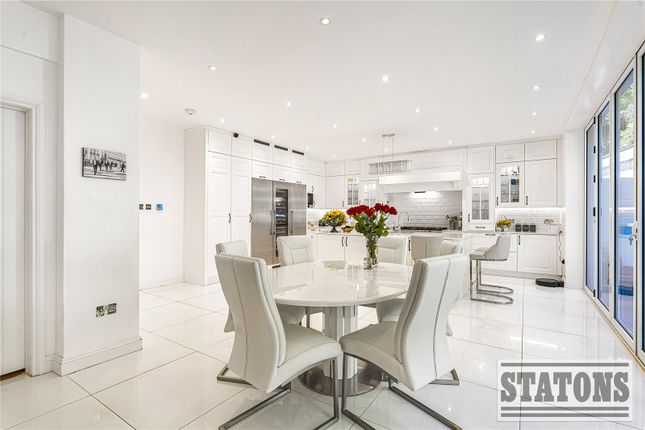Willow End,, Dixons Hill Close, Hatfield photo 3