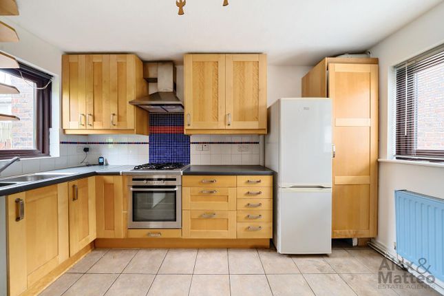 35, Somerford Way, London photo 3
