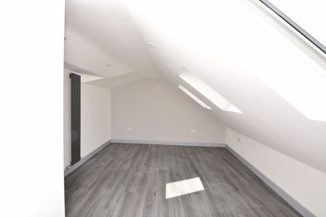 (LettsPay) 576C, Oxford Road, Reading photo 3