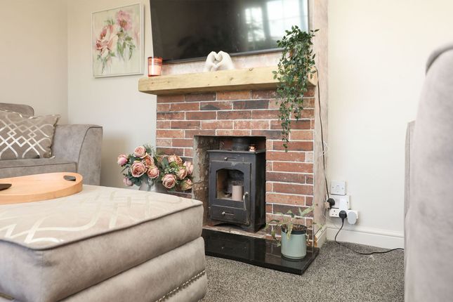 31 Slack Lane, Chesterfield photo 3