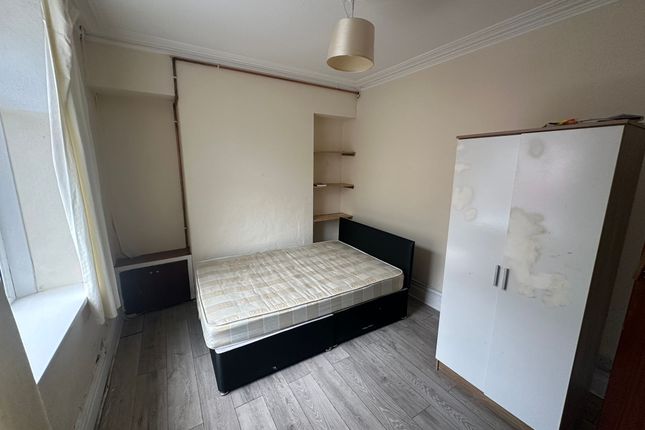 25, Meadow Street, PONTYPRIDD photo 4