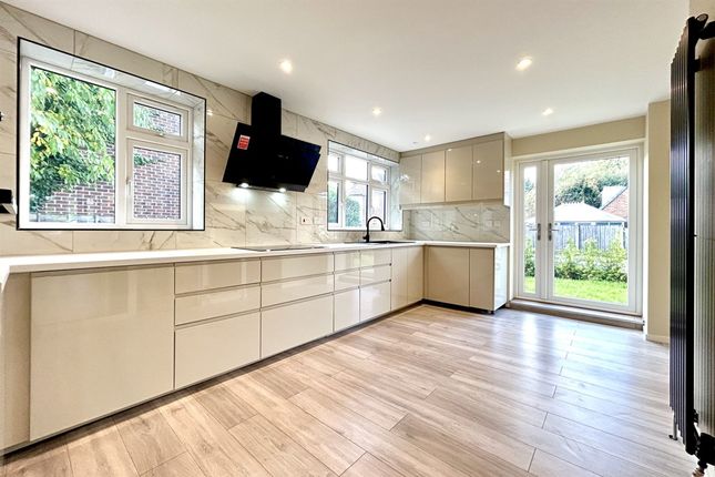 17 Green Walk, Cheadle photo 2