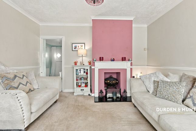 61 Collard Avenue, Loughton photo 3