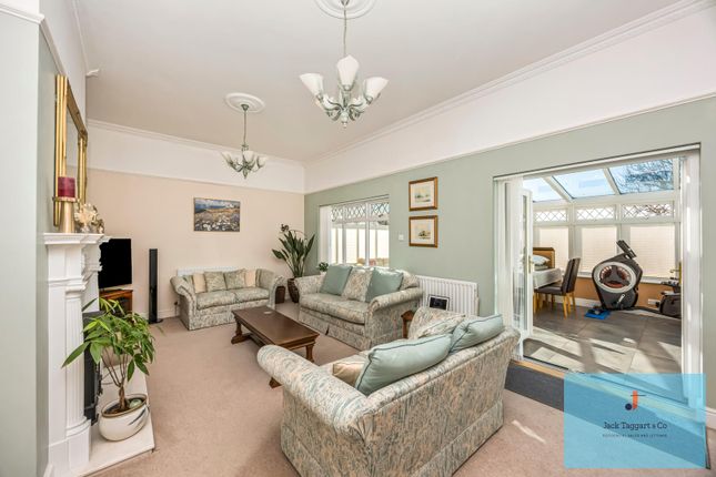 64, Surrenden Crescent, Brighton photo 2