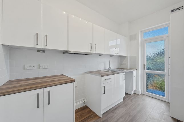 Flat 2, 33 Richmond Road, Newport photo 2