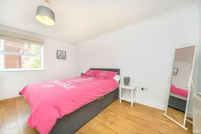 166, Macmillan Way, London photo 4