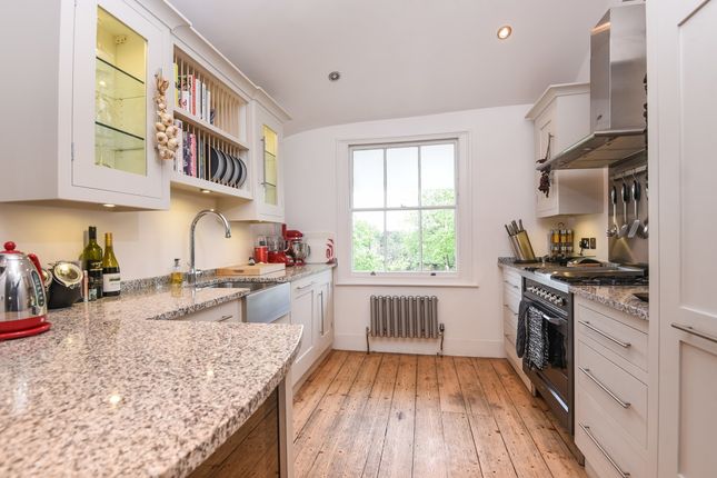 Second Floor Flat, 143, Lee Park, London photo 3