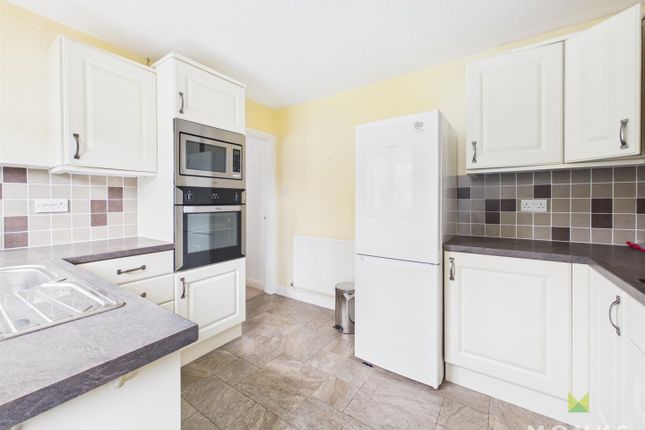 34, Llanforda Mead, Oswestry photo 3