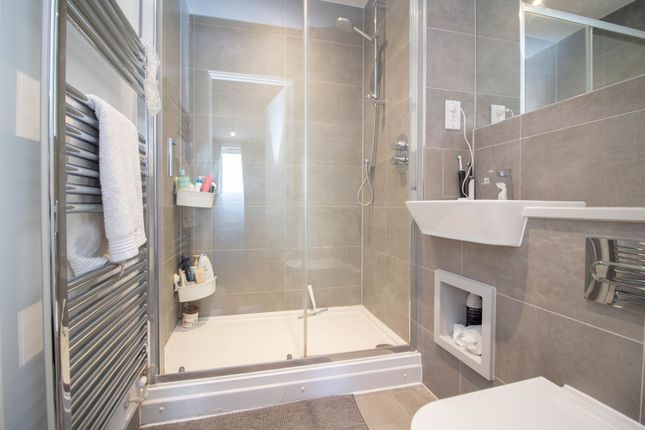 13 Buxton House Oxhey Drive, Watford photo 4