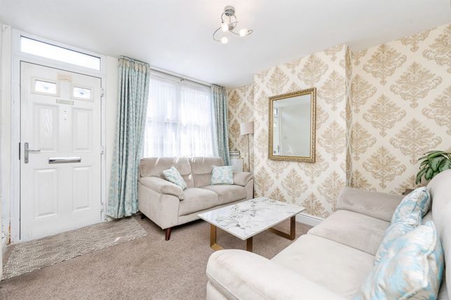 8, Cedar Terrace, High Wycombe photo 2