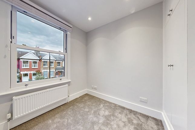 Flat to rent in North View Road, London