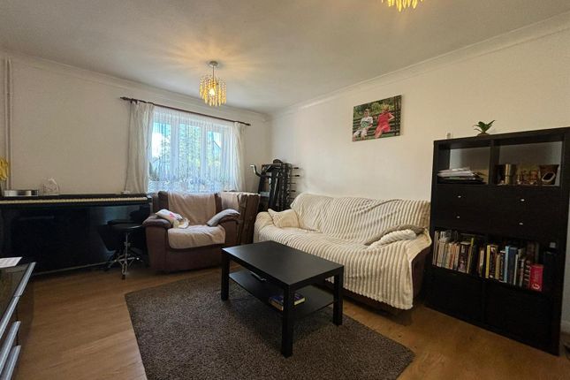 38, Wren Drive, Middlesex photo 2