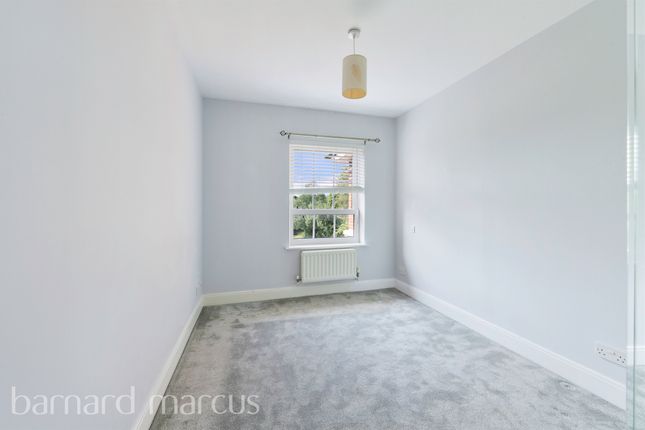 Flat for sale in Queen Alexandras Way, Epsom