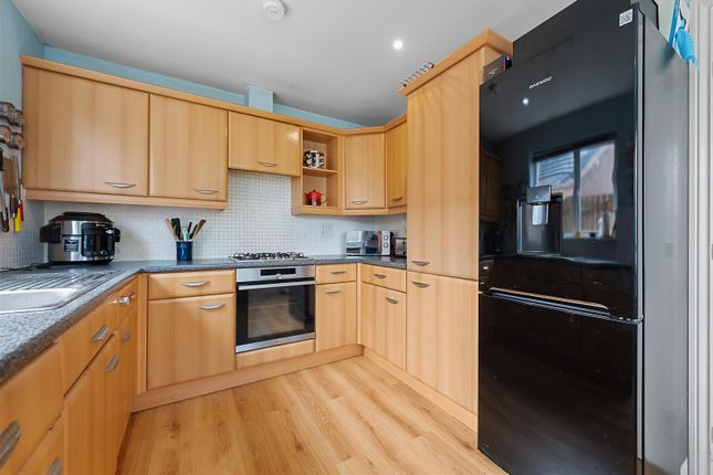 107, Mallace Avenue, Bathgate photo 4