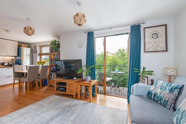 Thumbnail Flat for sale in Cremer Street, London