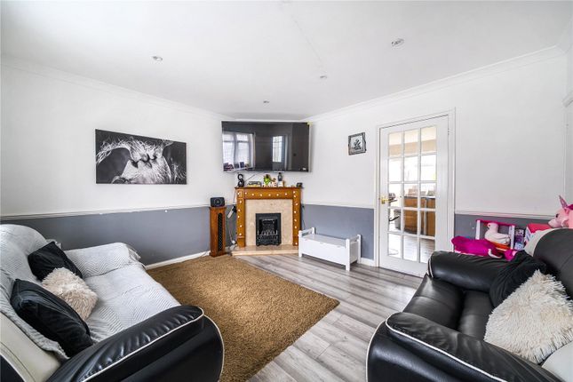 29, Victoria Avenue, Camberley photo 2