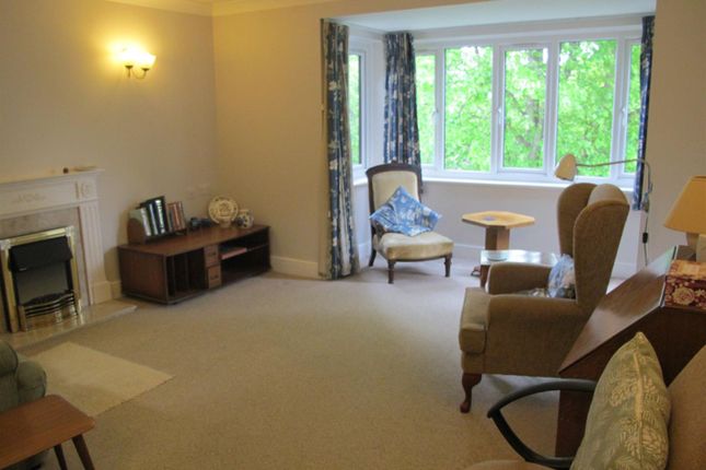Flat for sale in Chingford Lane, Woodford Green