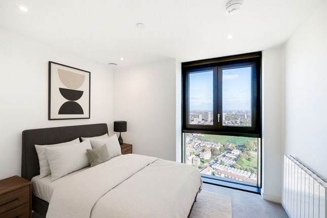 3002 Menara Point, London photo 2