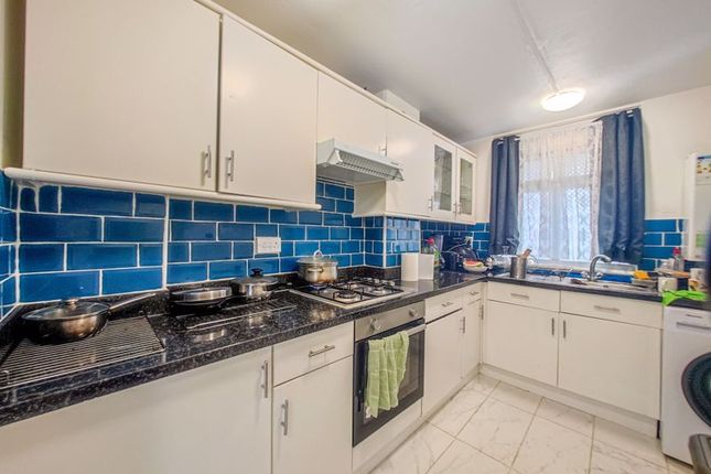 Maisonette for sale in Booth Close, London