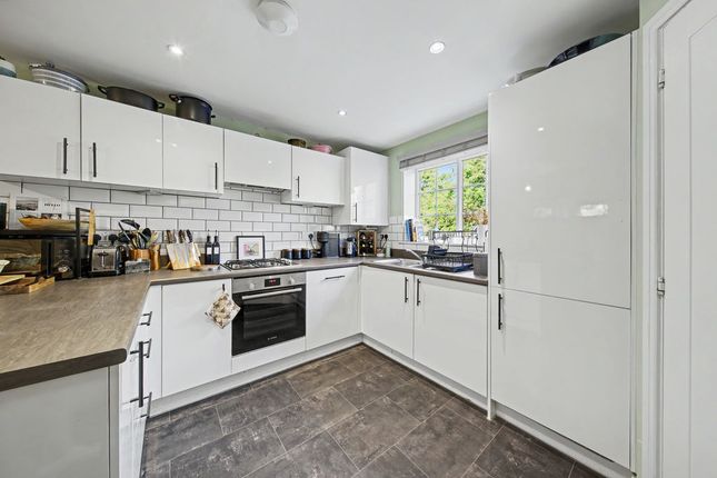 23, Milford Close, Chesterfield photo 2