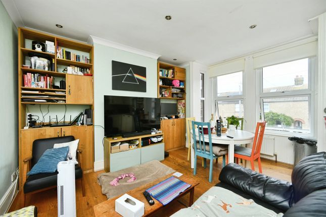 Upper Flat, 22, Down Terrace, Brighton photo 2