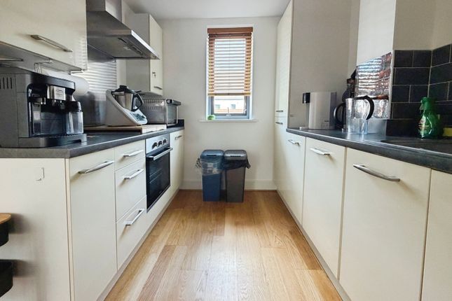 70, Churchill Road, Middlesex photo 2