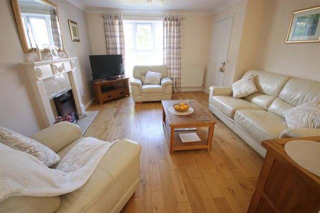 11, Blackwellhams, Chippenham photo 4