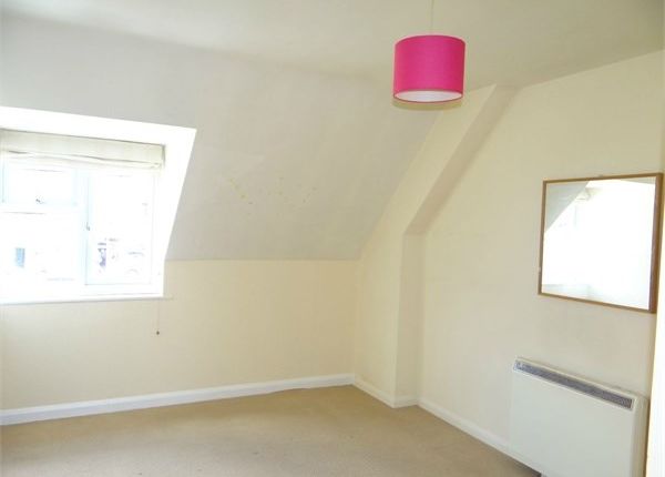 Flat to rent in High Street, Chalfont St Giles