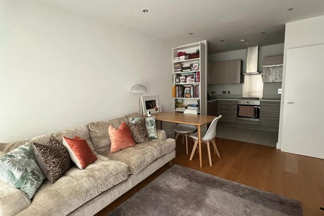 Flat to rent in Lovelace Street, London