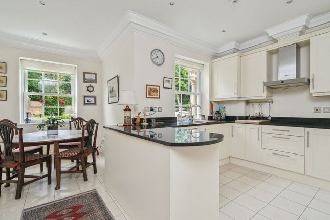 3 Aston House Penn Road, Beaconsfield photo 4
