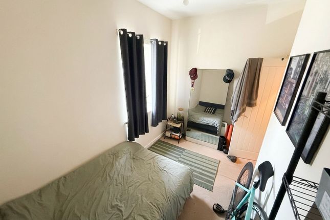 Flat 1, Ty Pwll Coch House, Cardiff photo 5