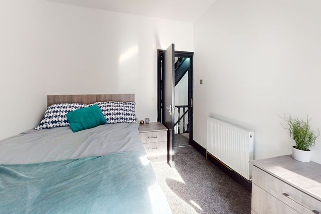 Meadow View, Leeds photo 4