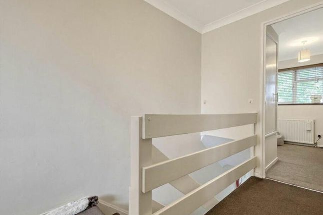 53, Tyefields, Basildon photo 2