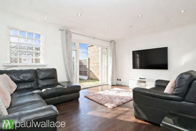34, Tunfield Road, Hoddesdon photo 2